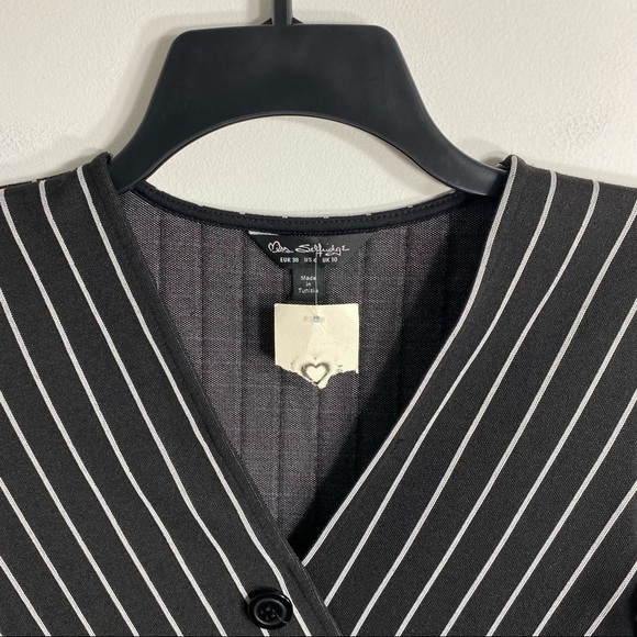 Miss Selfridge Pin Striped Dress NWT Sz 6 Black White Long Sleeve Midi - Picture 4 of 9